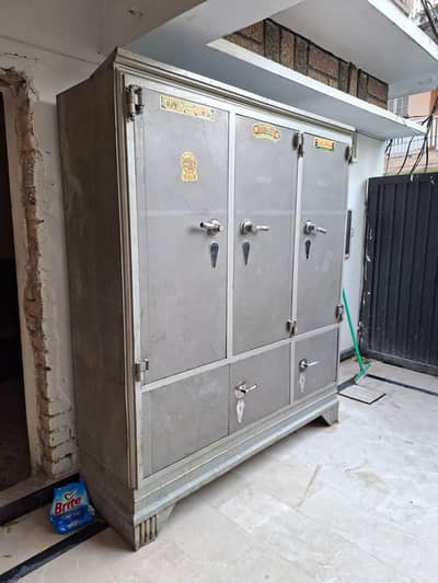 Iron almirah for urgent sale, Excellent condition, Rawalpindi