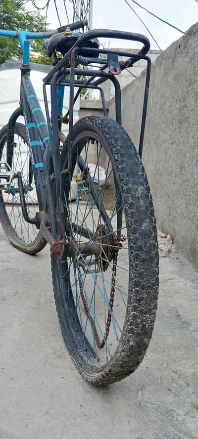 used ma cycle hai Thora Kam hai es ma bas Baki fit hai farim b ache ha