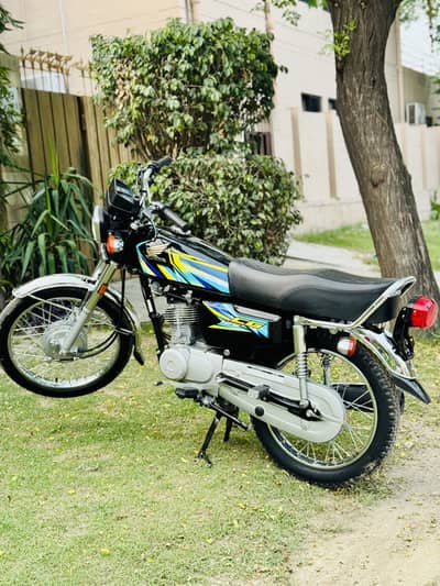 Honda 125 black colour new bike