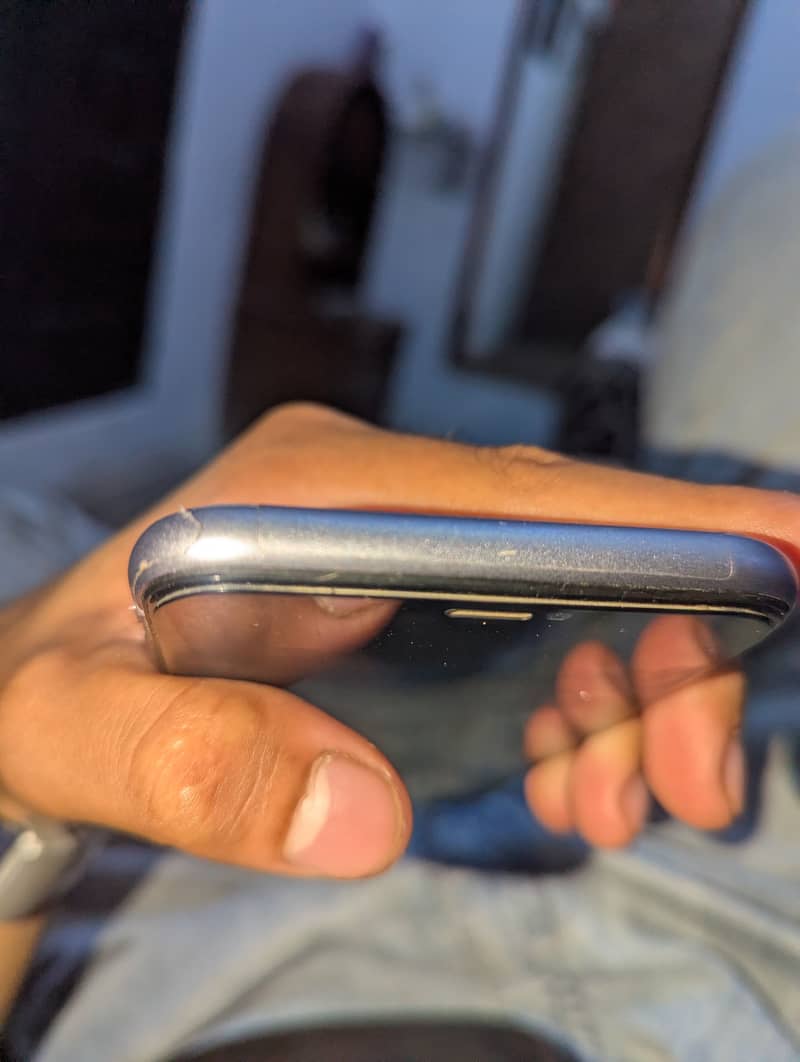 Apple iPhone 11 3