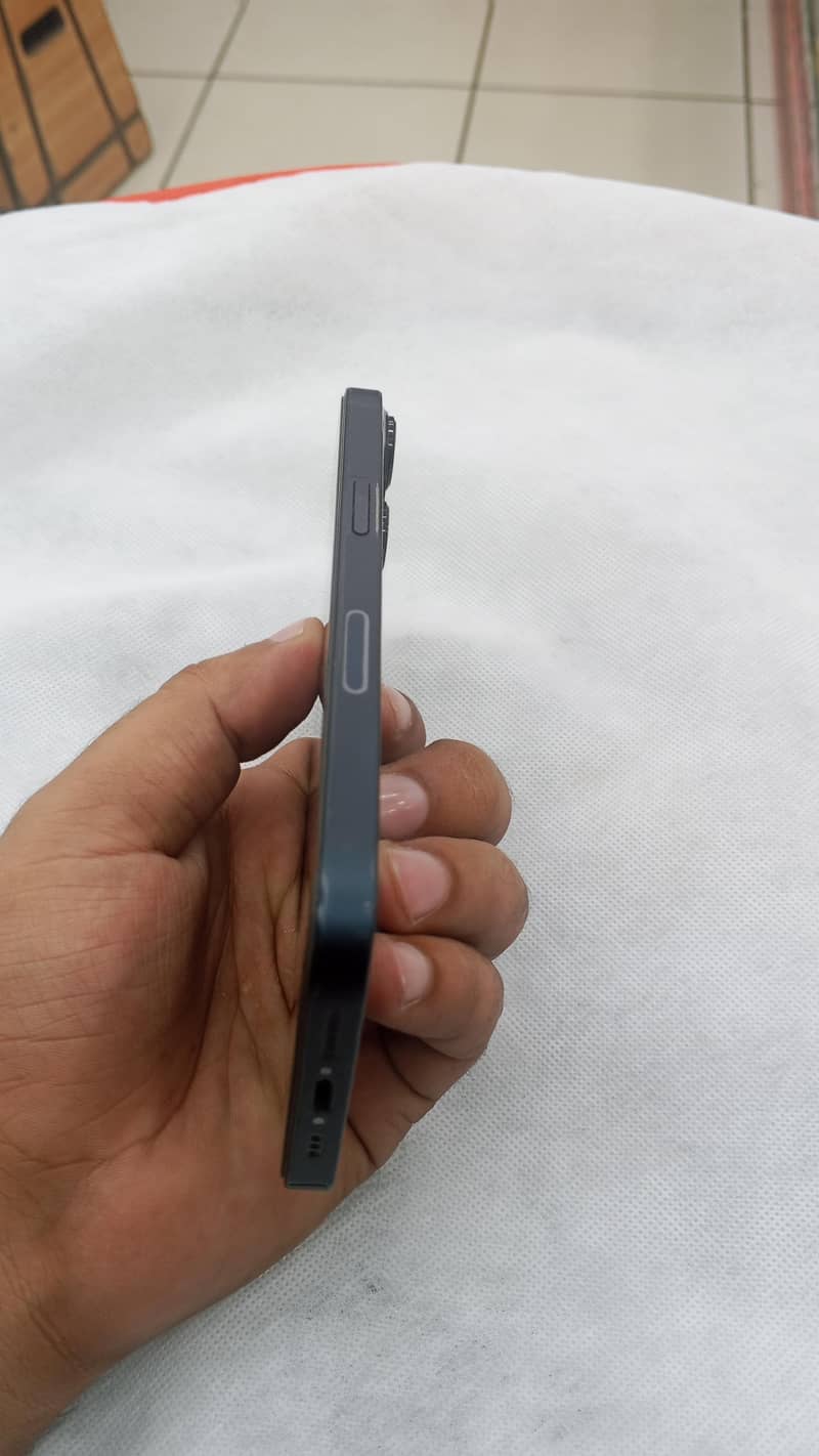 Apple iPhone 13 2