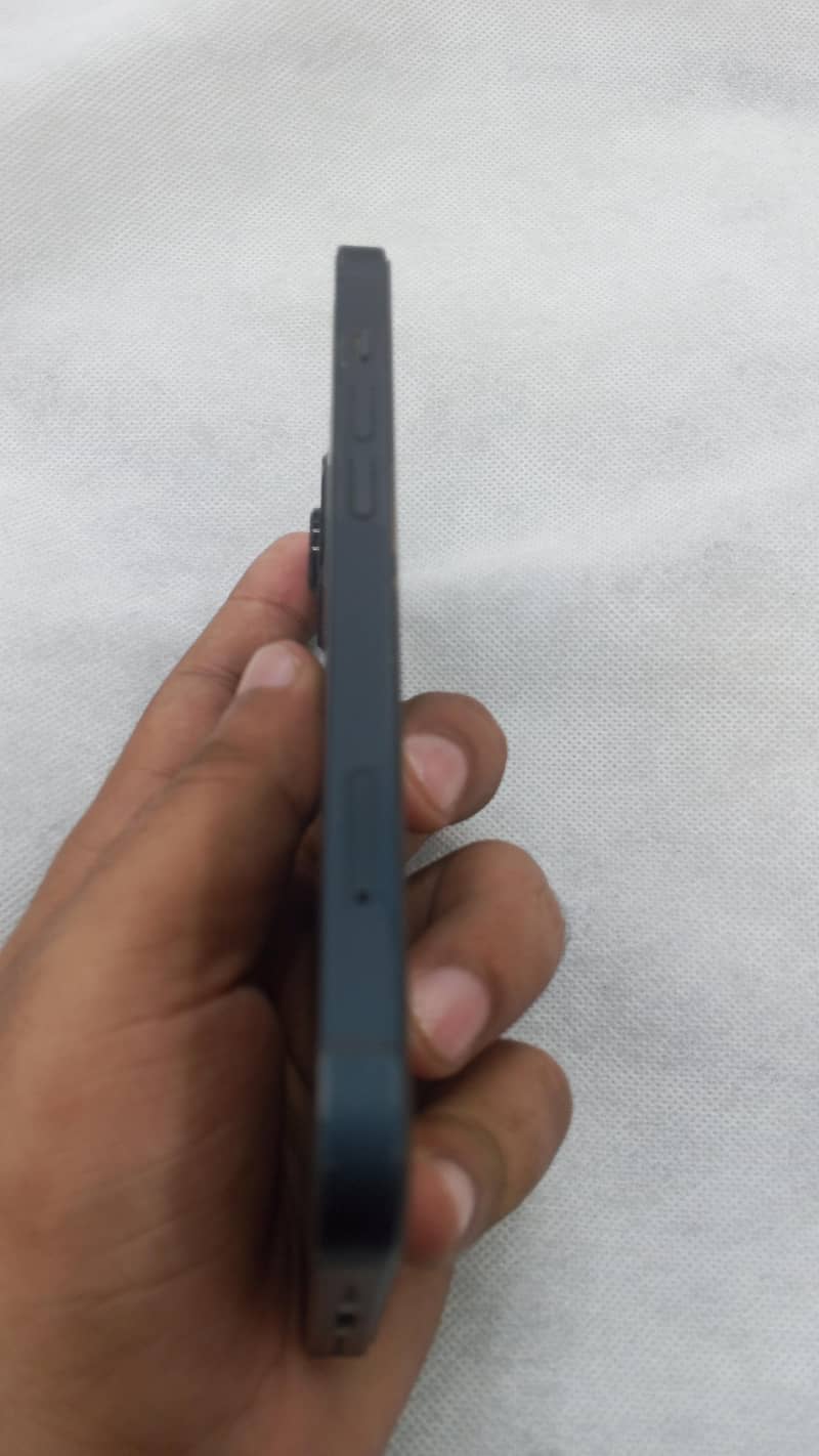 Apple iPhone 13 3