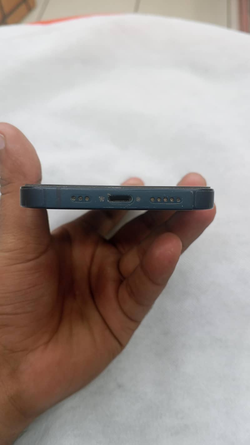 Apple iPhone 13 5