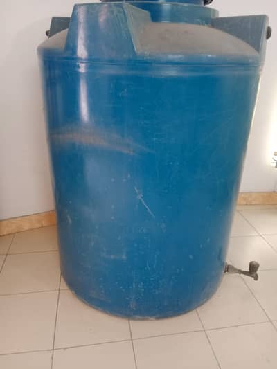 Water tanki 900 Gallon