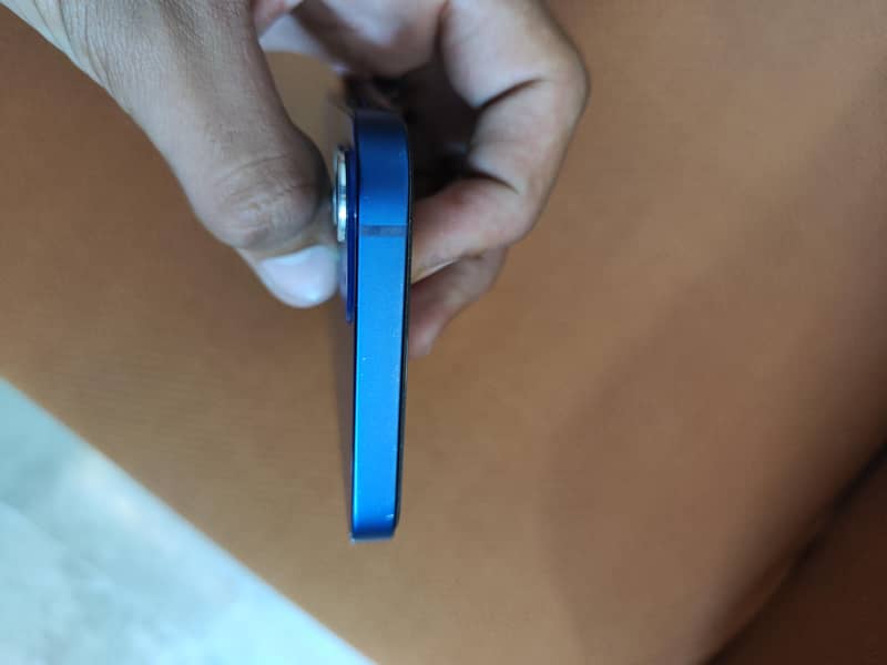 Apple iPhone 12 4