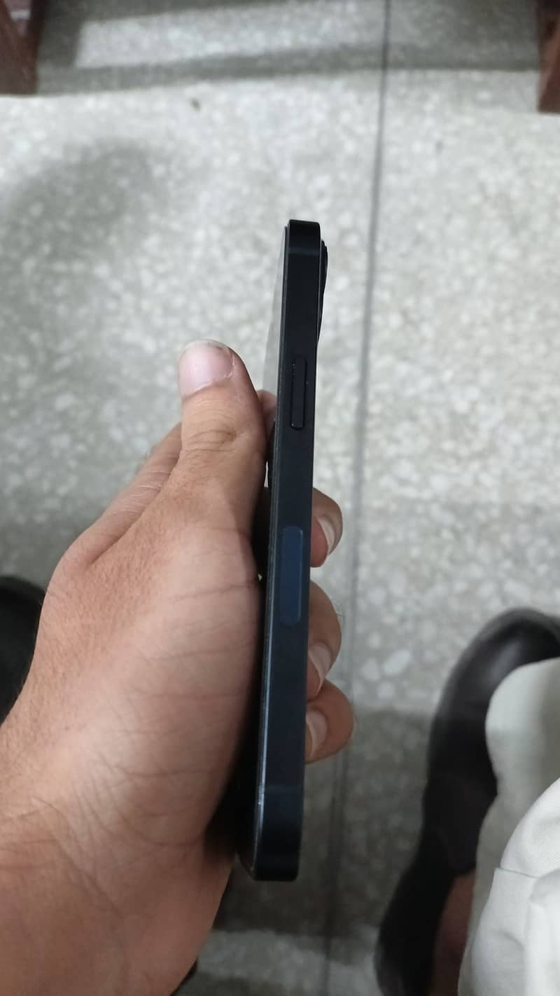 Apple iPhone 13 2