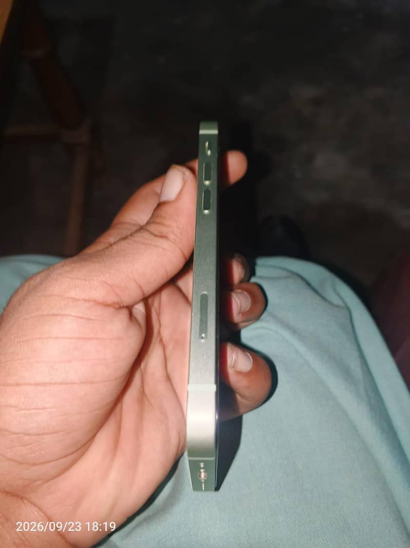 Apple iPhone 12 mini 1