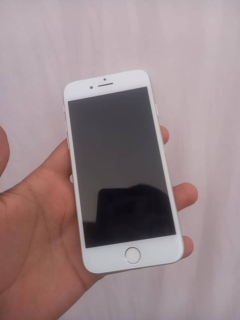 Apple iPhone 8 1
