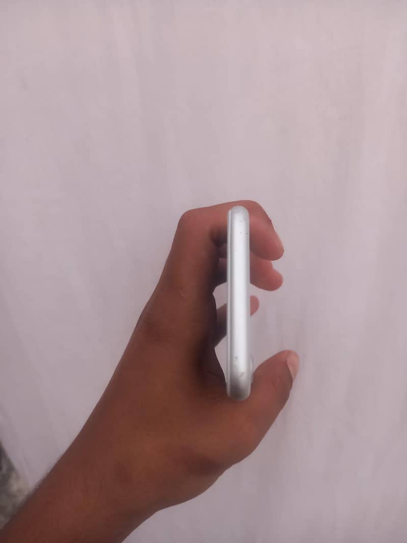 Apple iPhone 8 4
