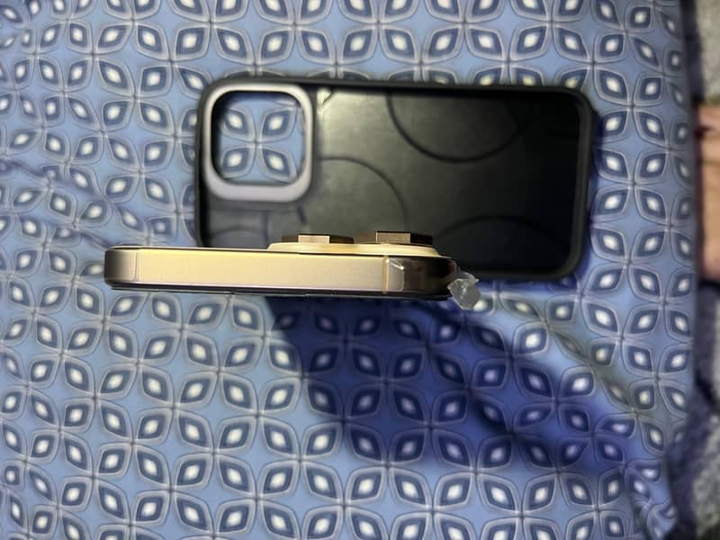 Apple iphone 16 pro max 3