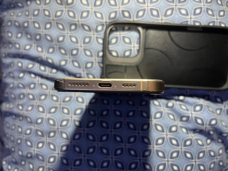 Apple iphone 16 pro max 4