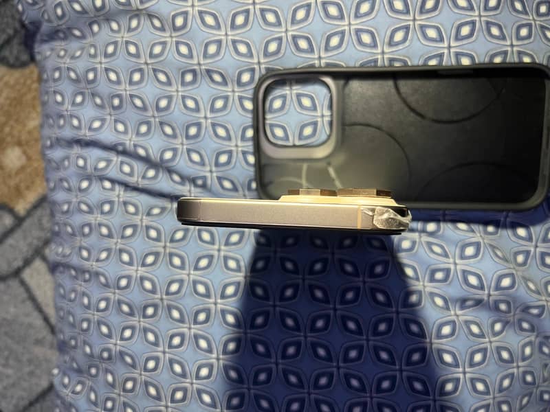 Apple iphone 16 pro max 5