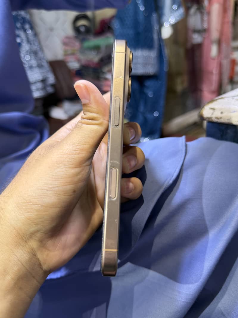 Apple iPhone 16 Pro 2