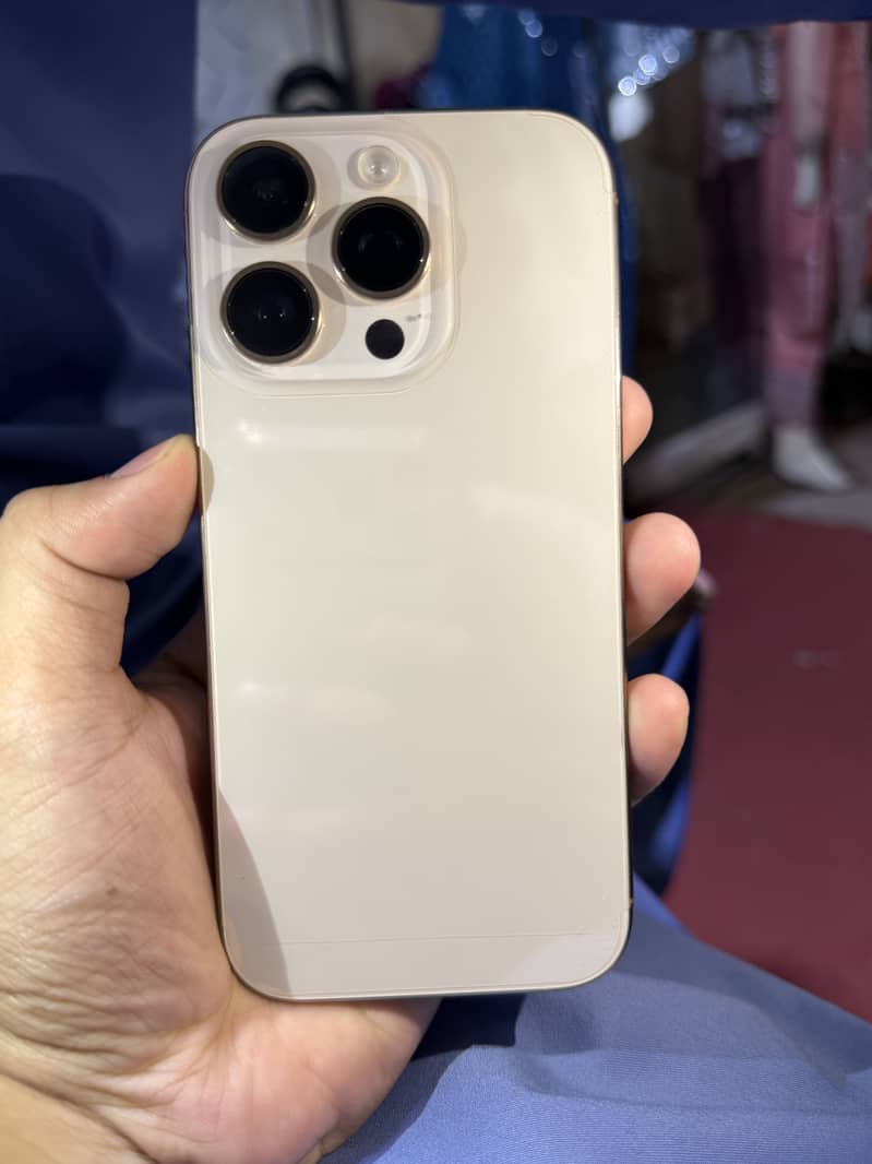 Apple iPhone 16 Pro 3