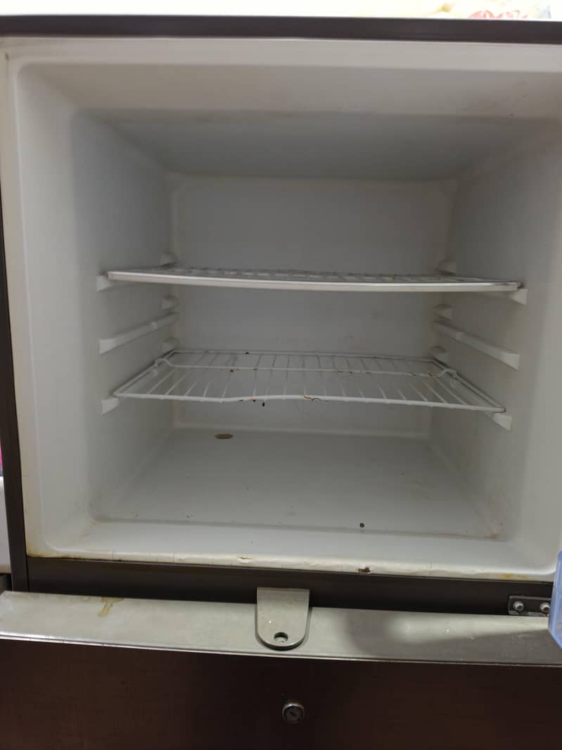Haier Fridge (Medium) 3