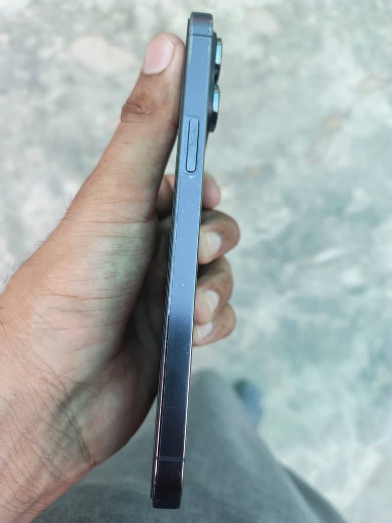 Apple iPhone 14 Pro Max 1