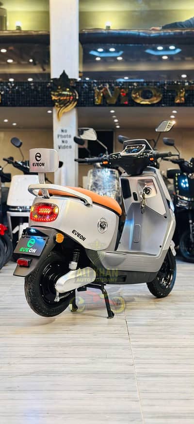 Eeveon scooty Male & female scooty All brands available