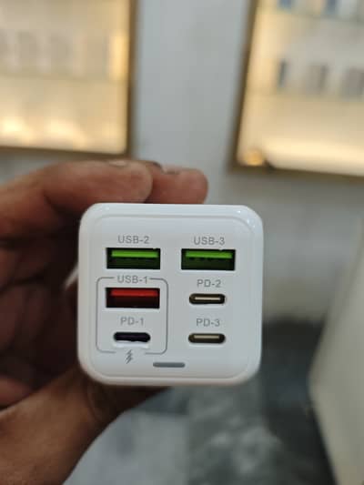 150W UNIVERSAL 6-PORT FAST CHARGER   03104261947