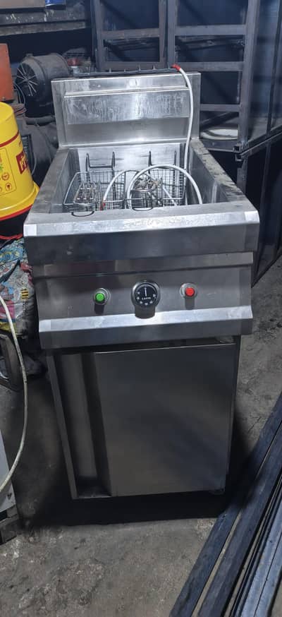 Industrial LPG fryer with automatic electric thermostat