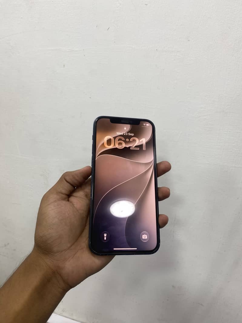 Apple iPhone 12 3