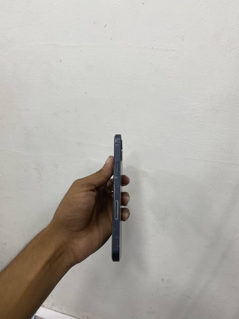 Apple iPhone 12 4