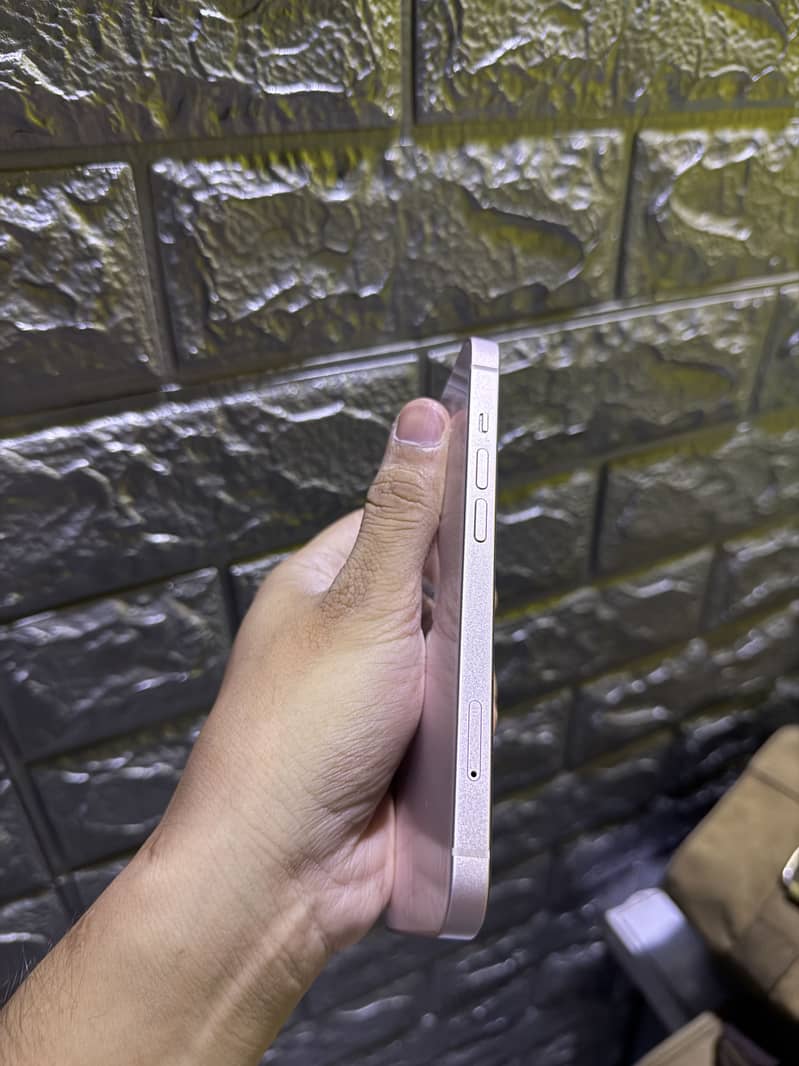 Apple iPhone 13 4