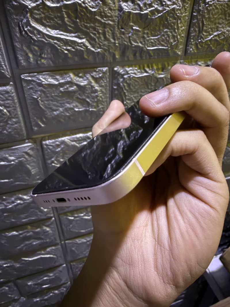 Apple iPhone 13 5