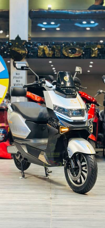 Scooty Kings Yadea Metro Evee Evon Okla EV Female scooty  Ramza