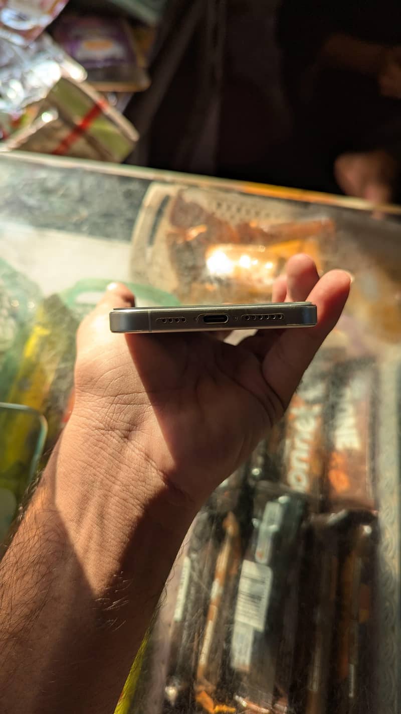 Apple iPhone 15 Pro Max 2
