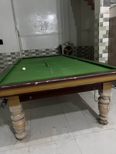 Snoker table