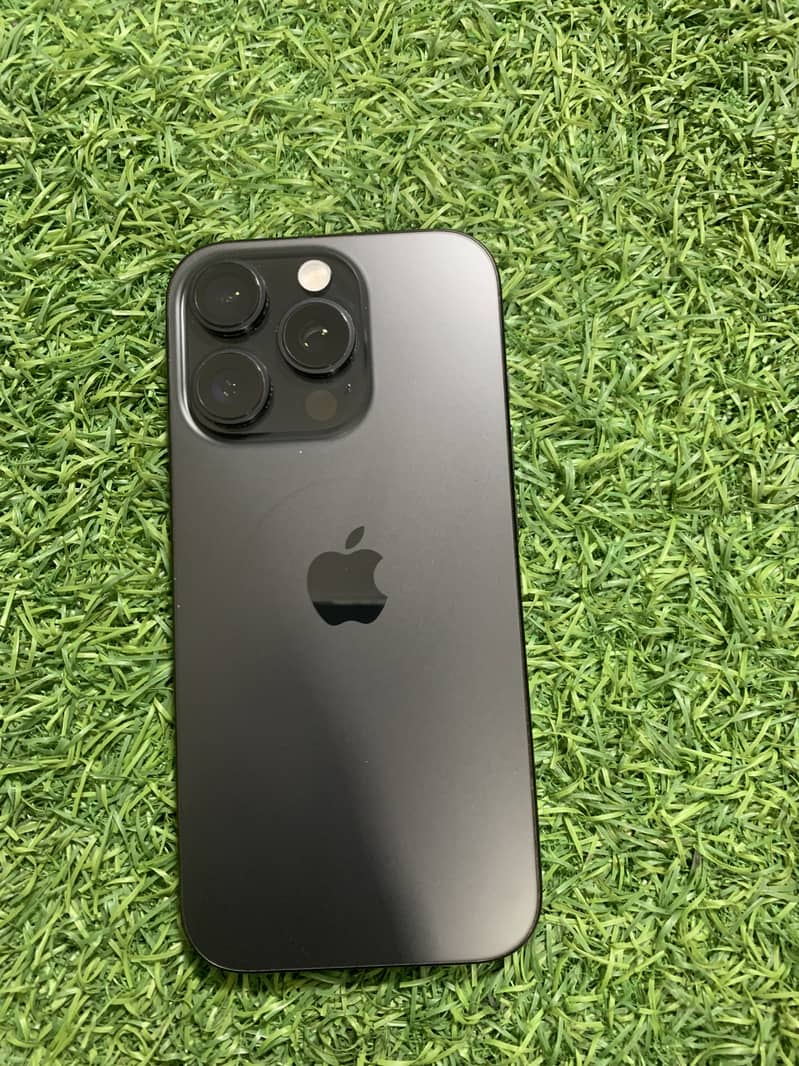 Apple iPhone 16 Pro 3