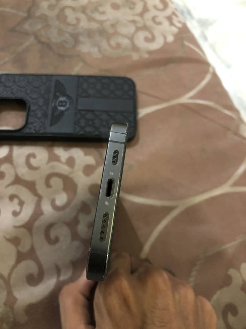 Apple iPhone 13 Pro 4