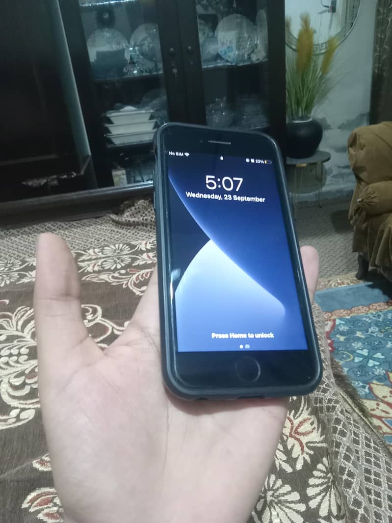 Apple iPhone 7 0