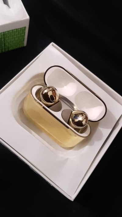 gold earbrd. . . 2300. and white blck earbrd 2100