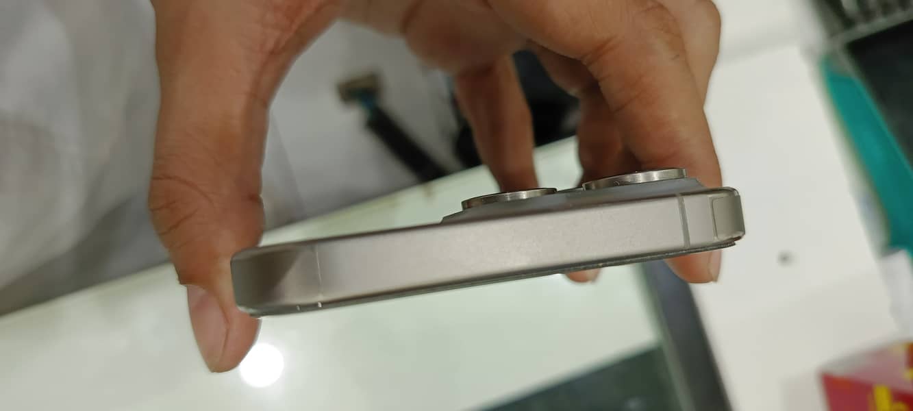 Apple iPhone 15 Pro Max 4