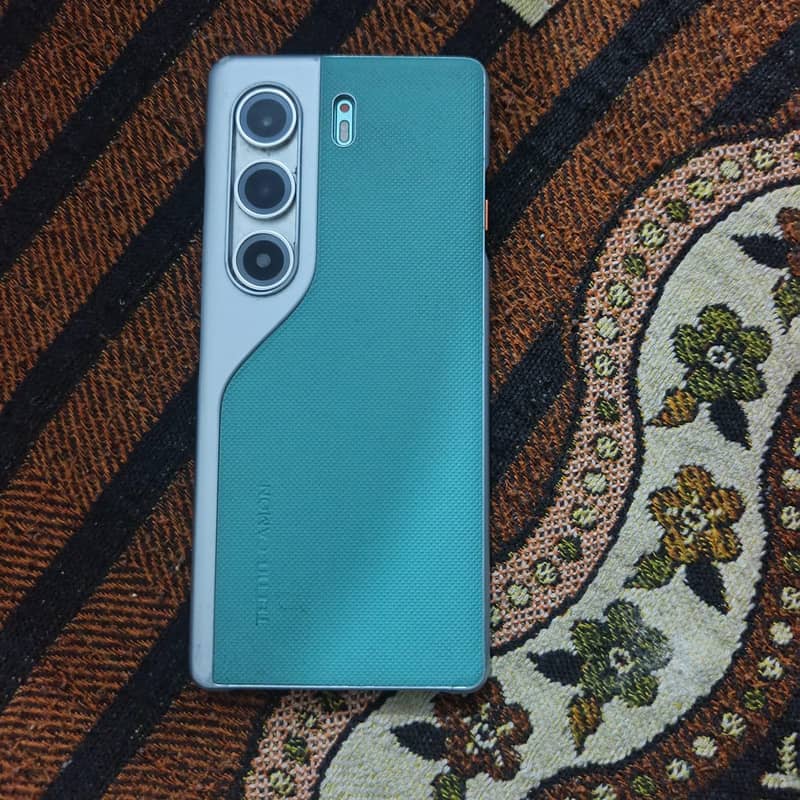 Tecno CAMON 40 Pro 0