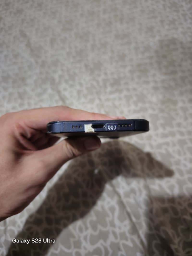 Apple iPhone 12 4