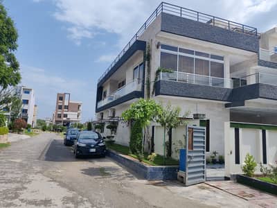 12 Marla Corner House Available For sell in G-15/1