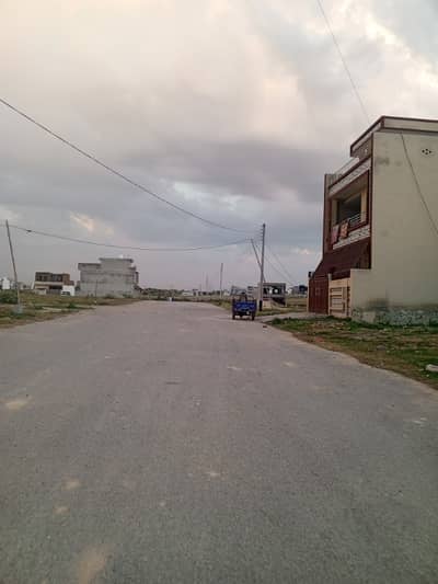 5 Marla Plot For Sale at major road