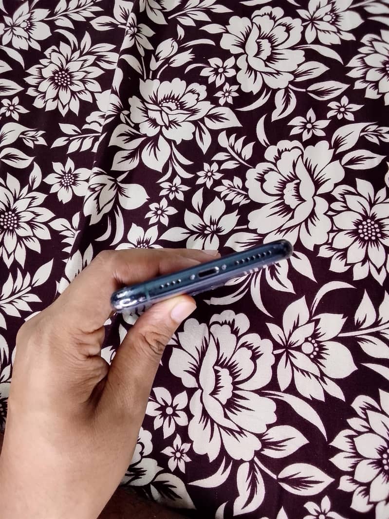 Apple iPhone 11 Pro Max 3