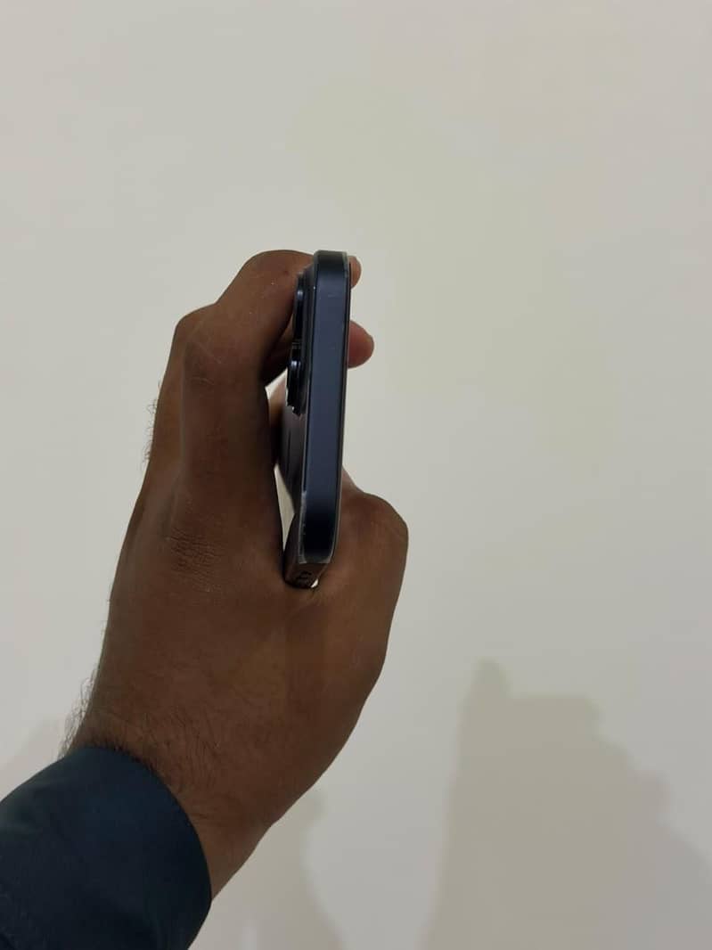 Apple iPhone 15 4