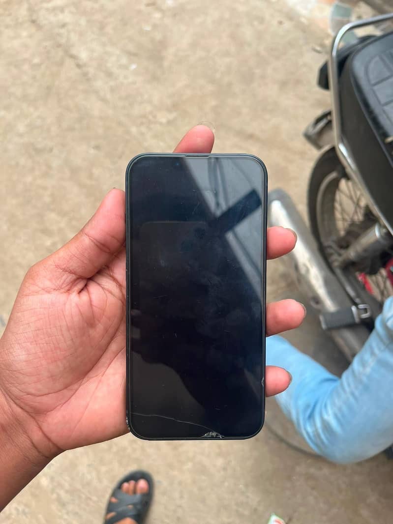 Apple iPhone 13 4
