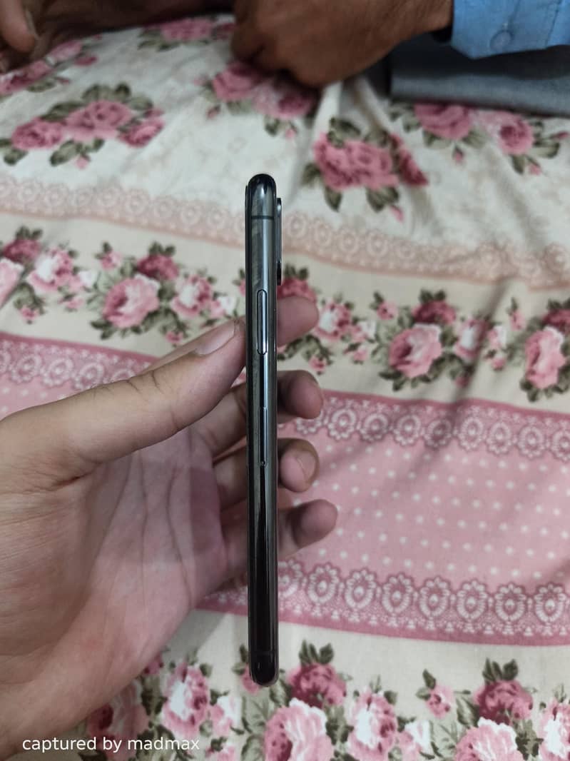 Apple iPhone X 3