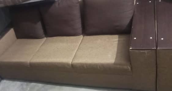 used sofa sett. brown clr