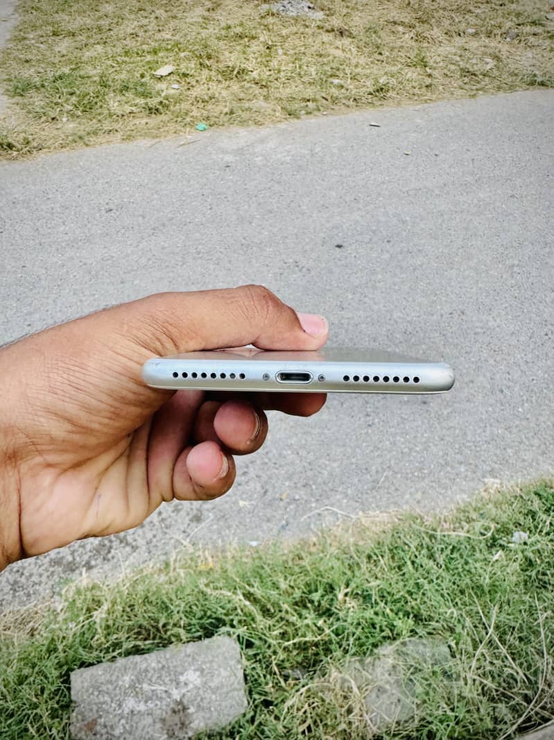 Apple iPhone 7 Plus 2