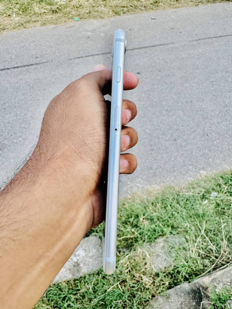 Apple iPhone 7 Plus 5