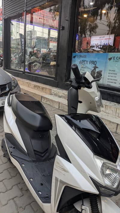 Road King Model (R-99-Pro) Scooty