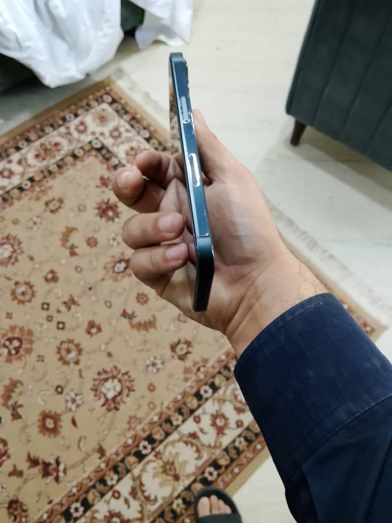 Apple iPhone 13 1