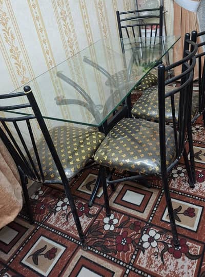 Dining Table with 4 Chairs 10/10 condition