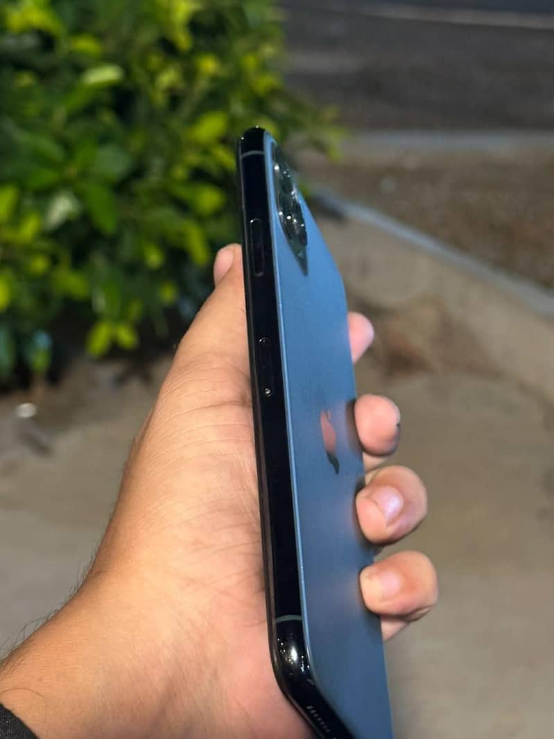 Apple iPhone 11 Pro Max 2